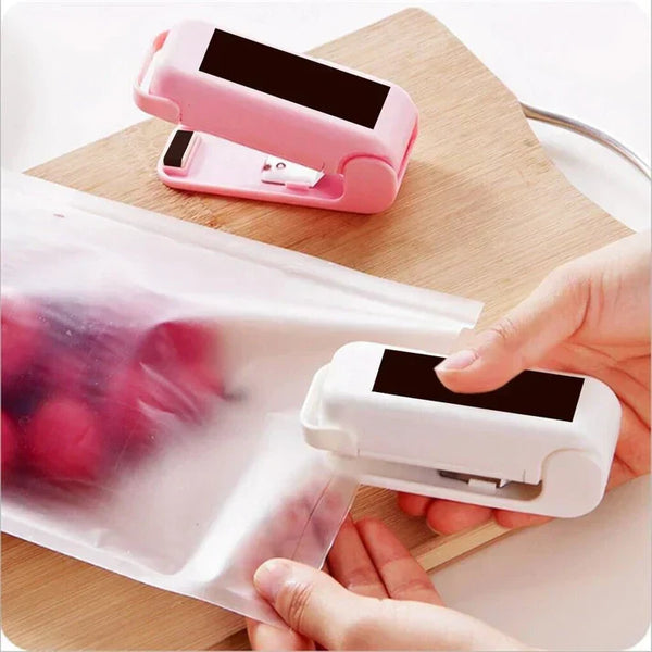 Portable mini sealing machine